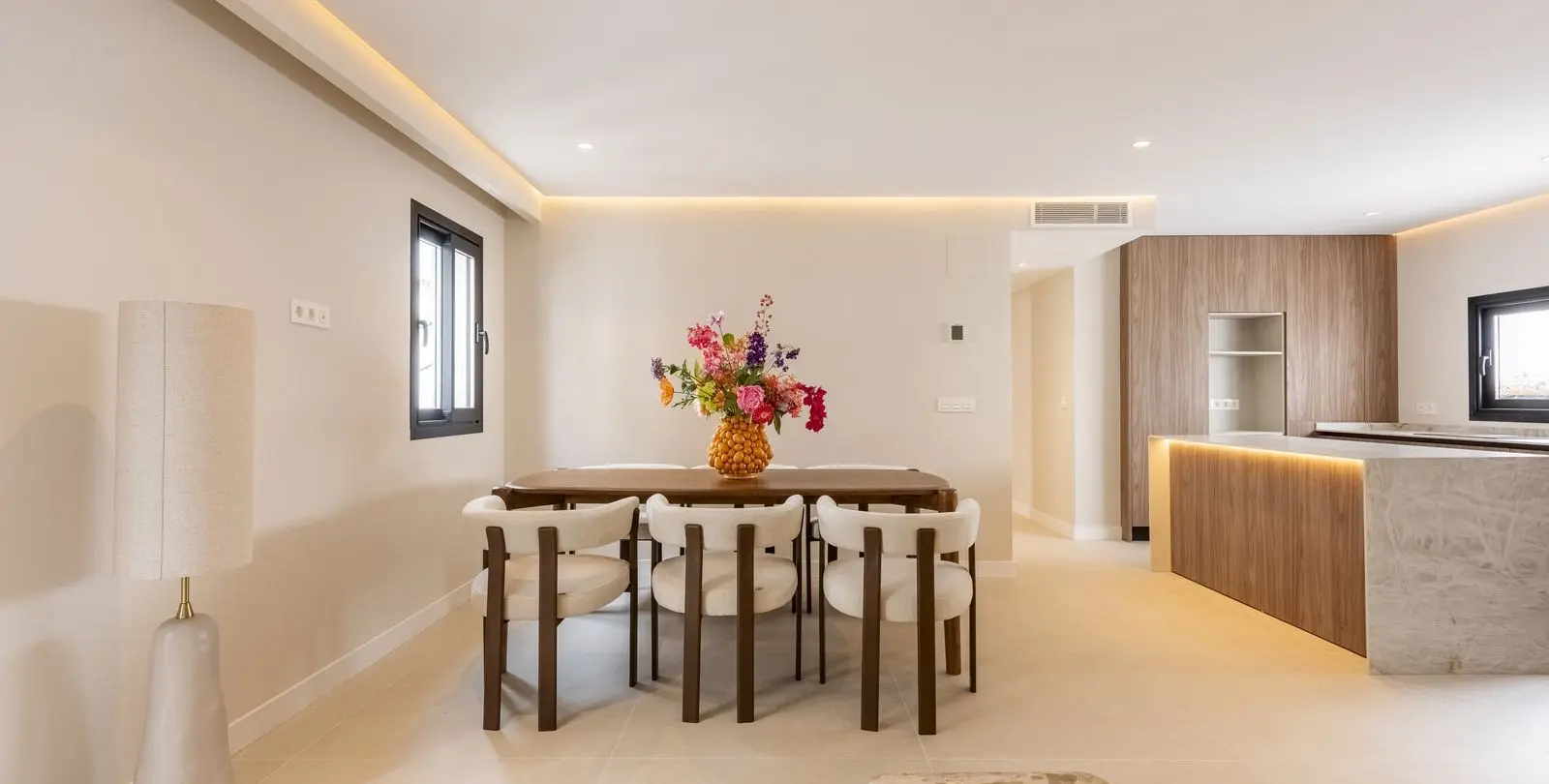Sale of penthouse in Estepona 2