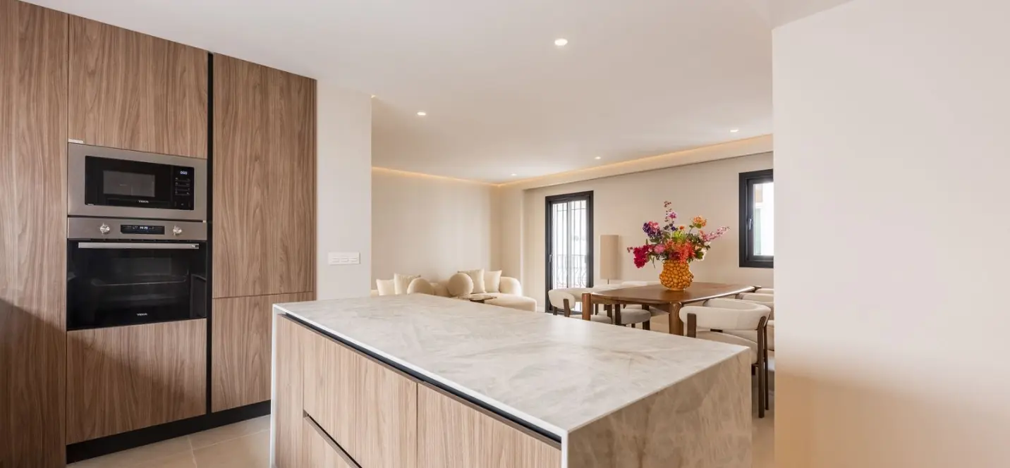 Sale of penthouse in Estepona 2