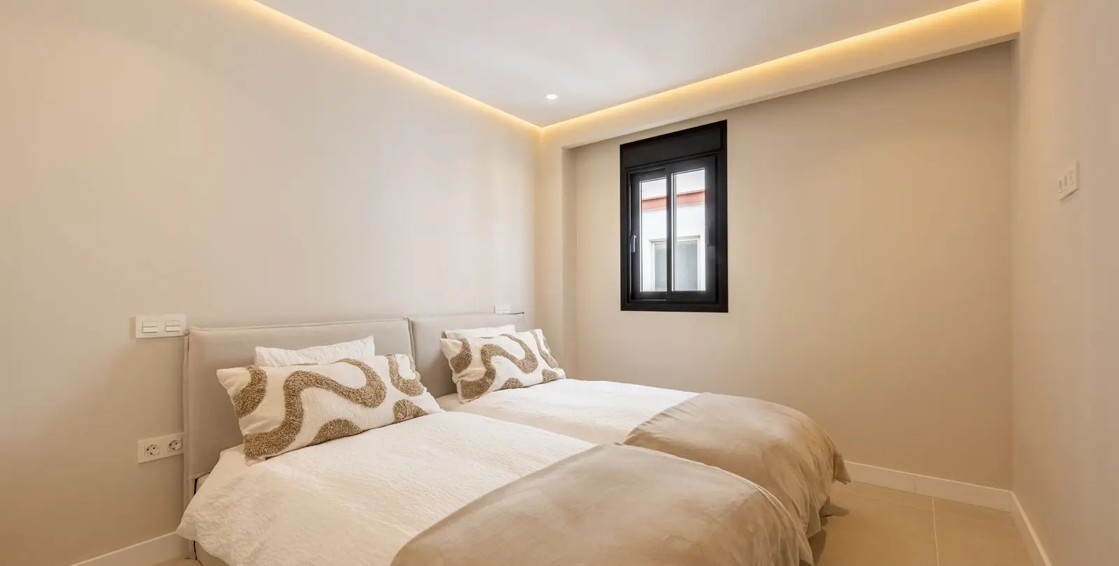 Sale of penthouse in Estepona 12