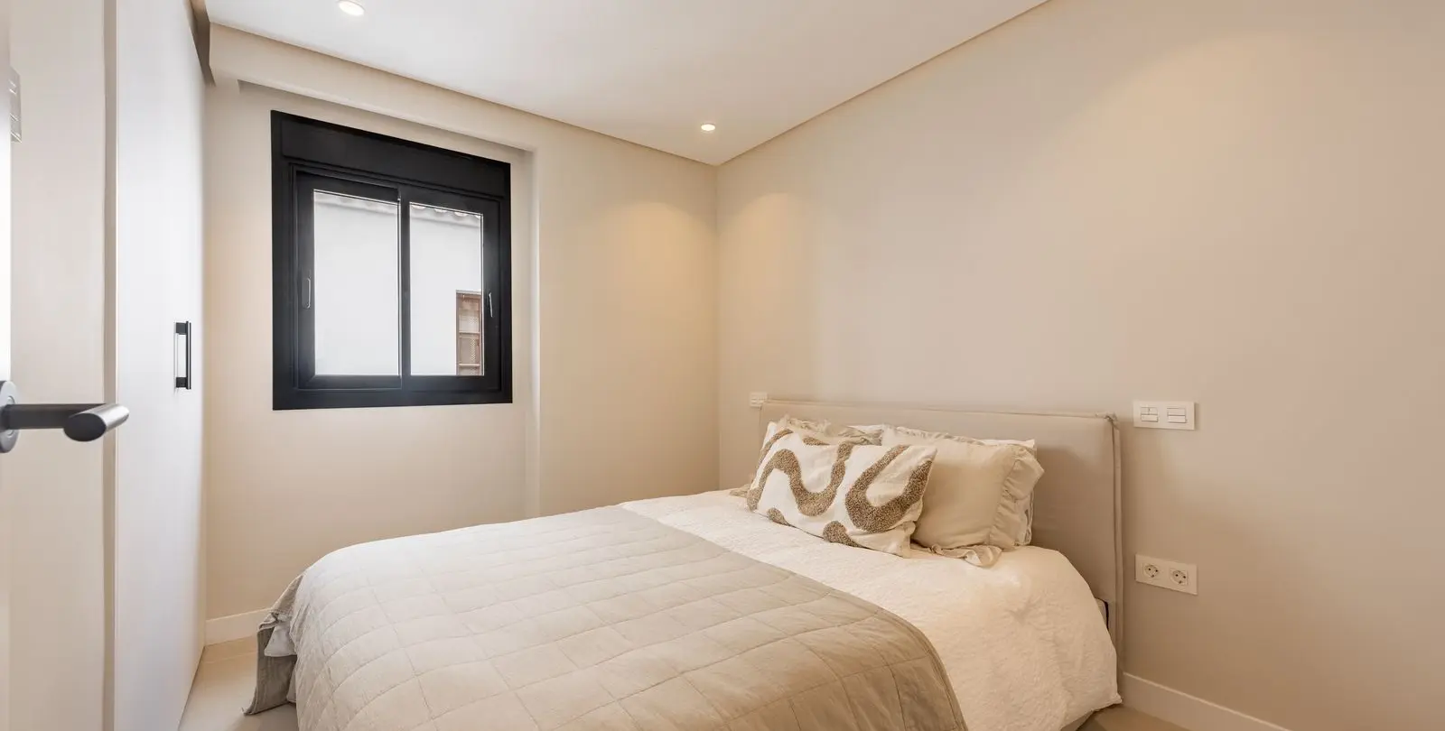 Sale of penthouse in Estepona 14