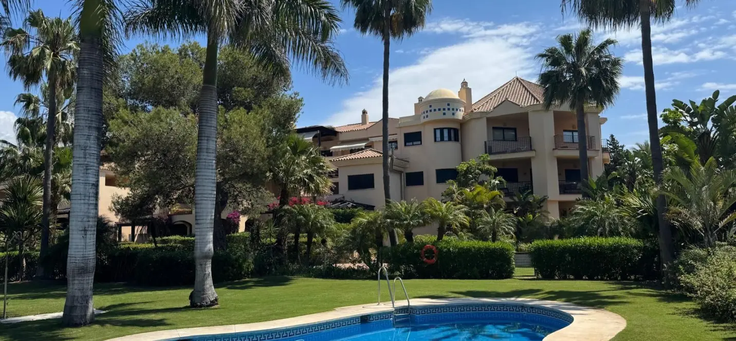 Продажа апартаментов на среднем этаже в Puerto Banús 0