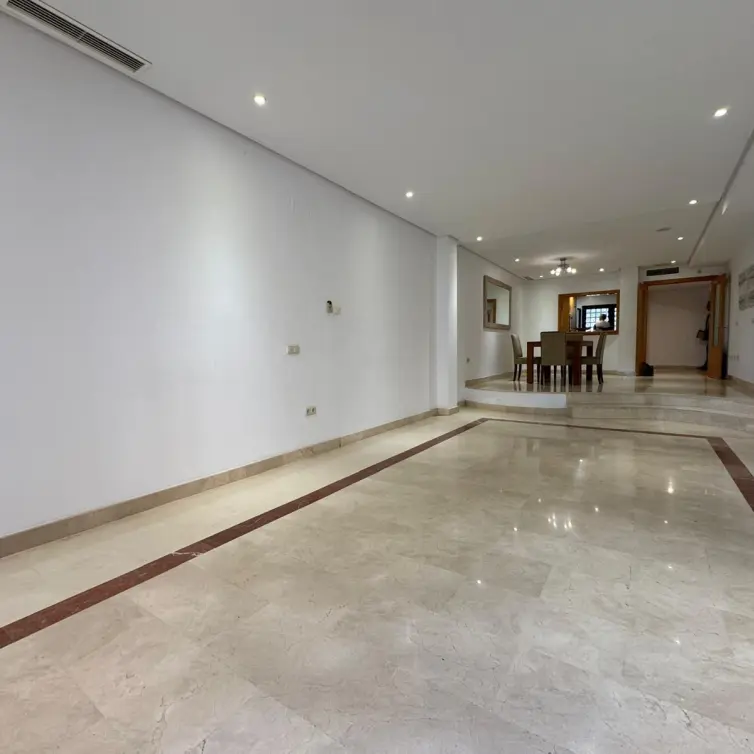 Продажа апартаментов на среднем этаже в Puerto Banús