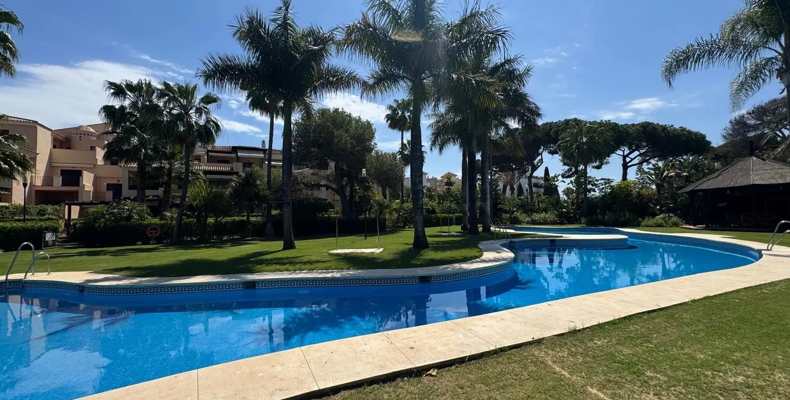 Продажа апартаментов на среднем этаже в Puerto Banús 22