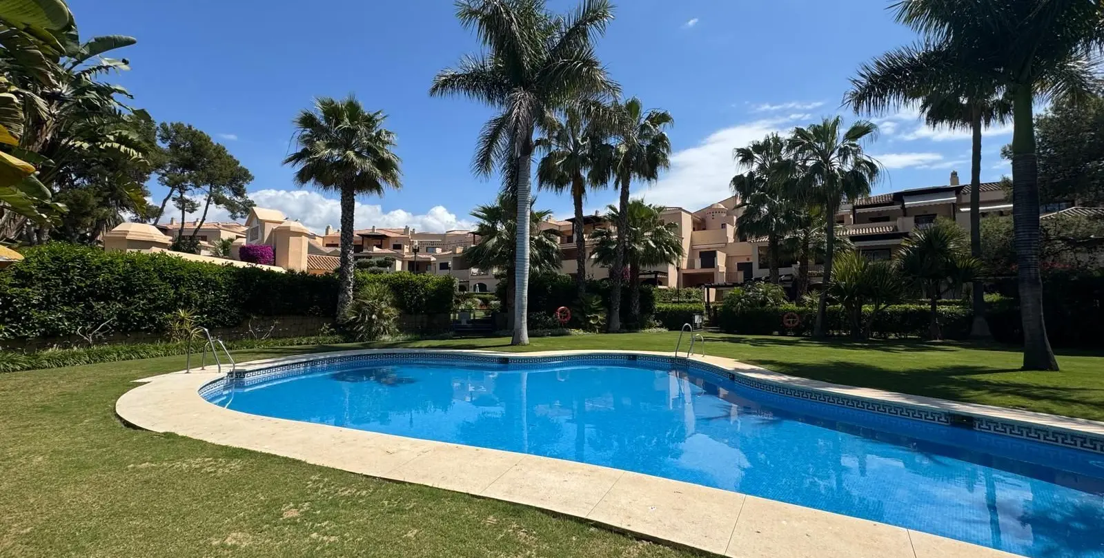 Продажа апартаментов на среднем этаже в Puerto Banús 23