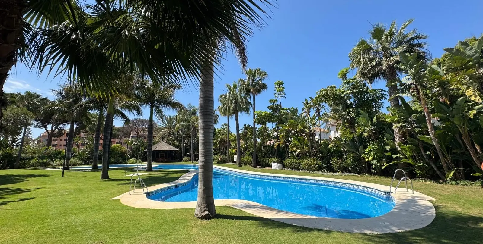 Продажа апартаментов на среднем этаже в Puerto Banús 24