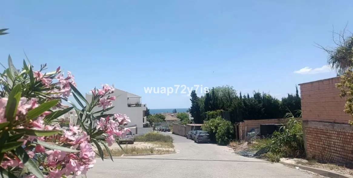 Sale of residential plot in Estepona 1