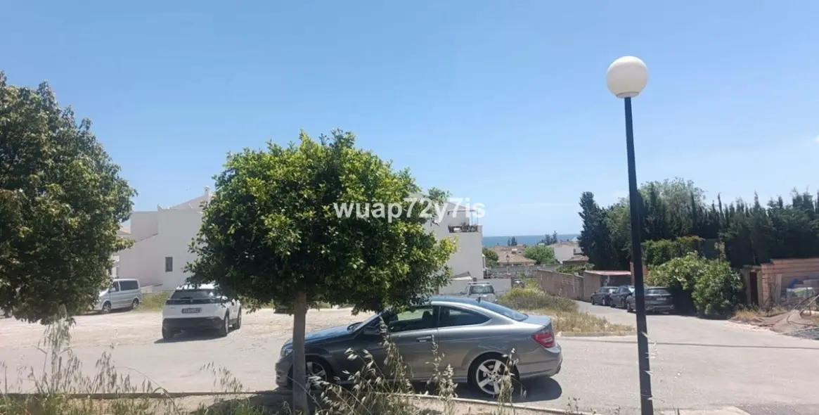 Sale of residential plot in Estepona 2