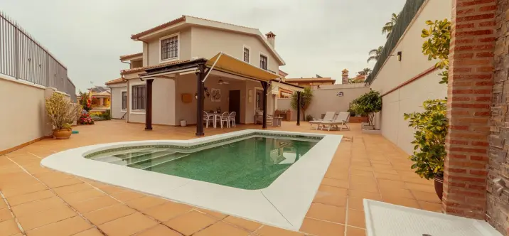 Venta de villa independiente en Málaga 0