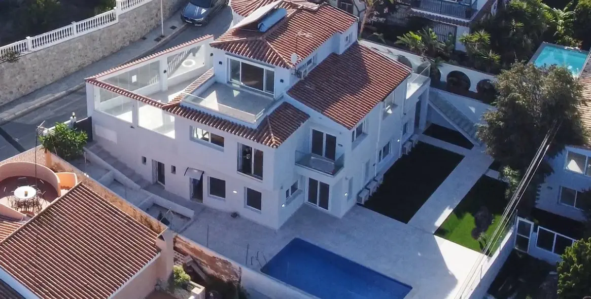 Sale of detached villa in El Faro 1