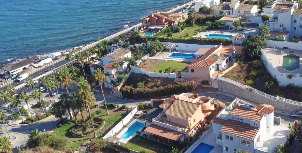 Sale of detached villa in El Faro 2