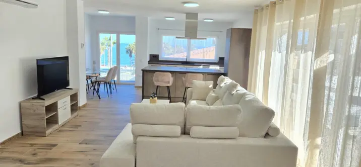 Sale of detached villa in El Faro 3