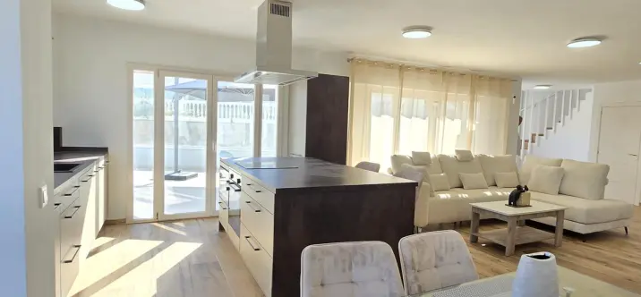 Sale of detached villa in El Faro 4