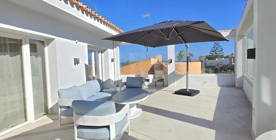 Sale of detached villa in El Faro 8