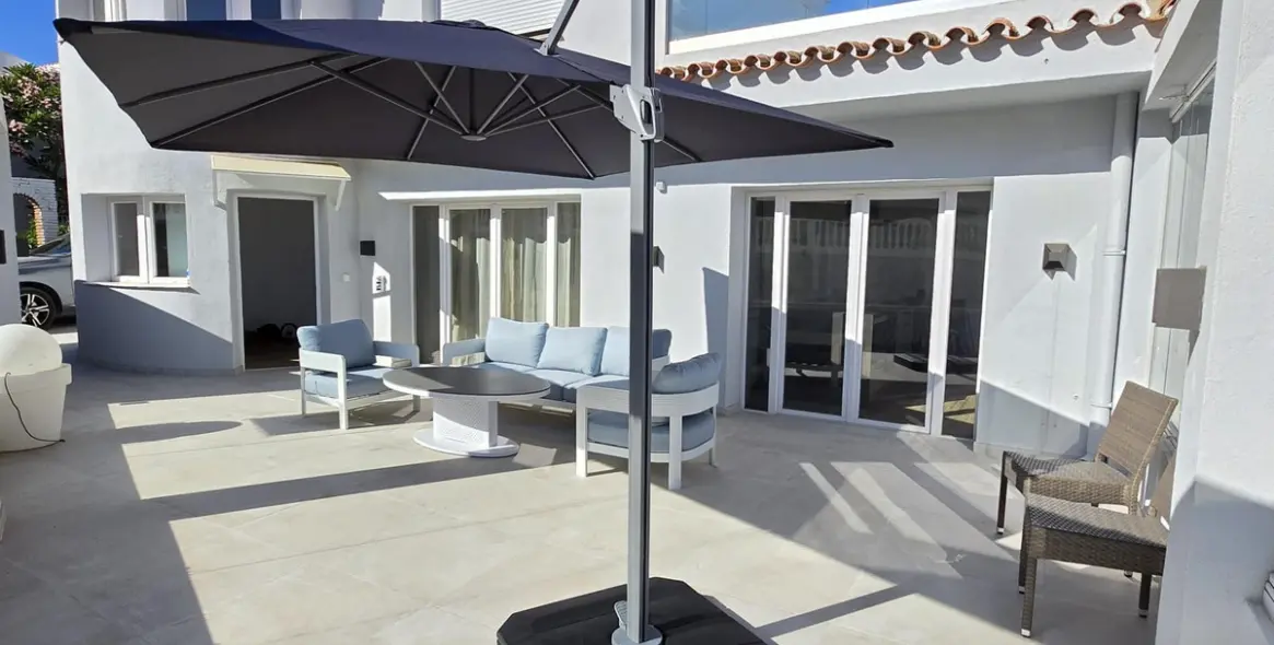 Sale of detached villa in El Faro 9