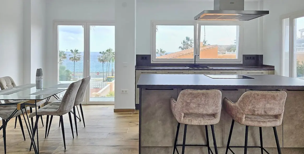 Sale of detached villa in El Faro 12