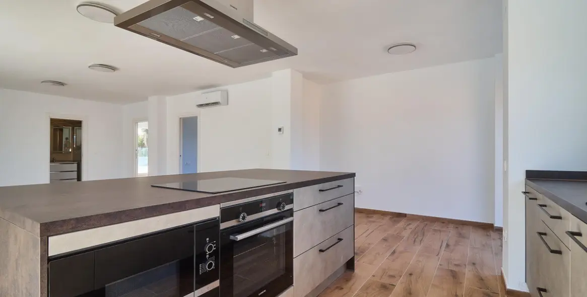 Sale of detached villa in El Faro 13