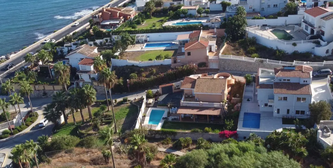 Sale of detached villa in El Faro 15
