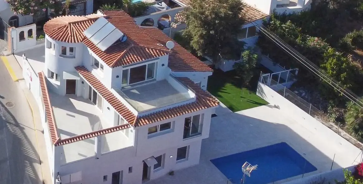 Sale of detached villa in El Faro 17