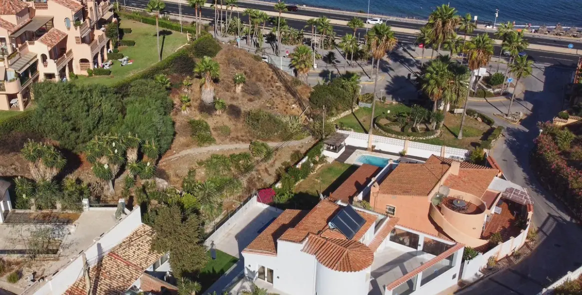 Sale of detached villa in El Faro 18