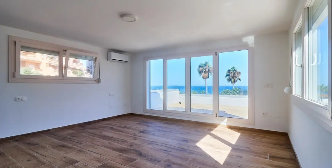 Sale of detached villa in El Faro 25