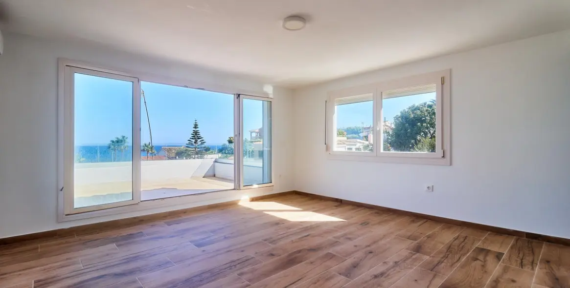 Sale of detached villa in El Faro 27