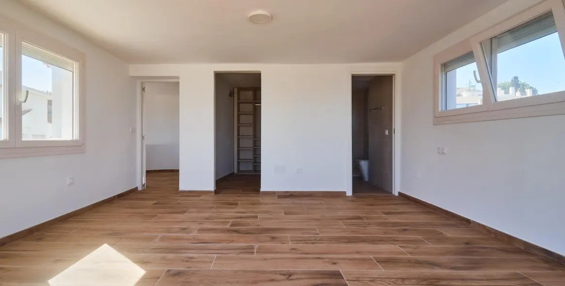 Sale of detached villa in El Faro 29