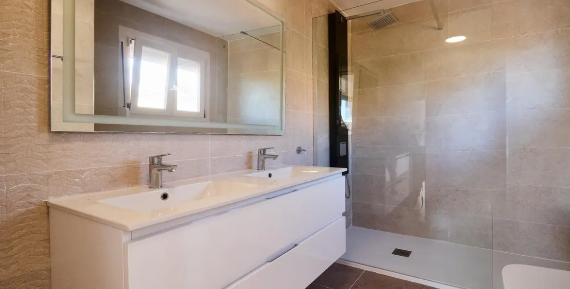 Sale of detached villa in El Faro 33