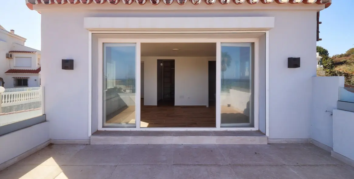 Sale of detached villa in El Faro 36