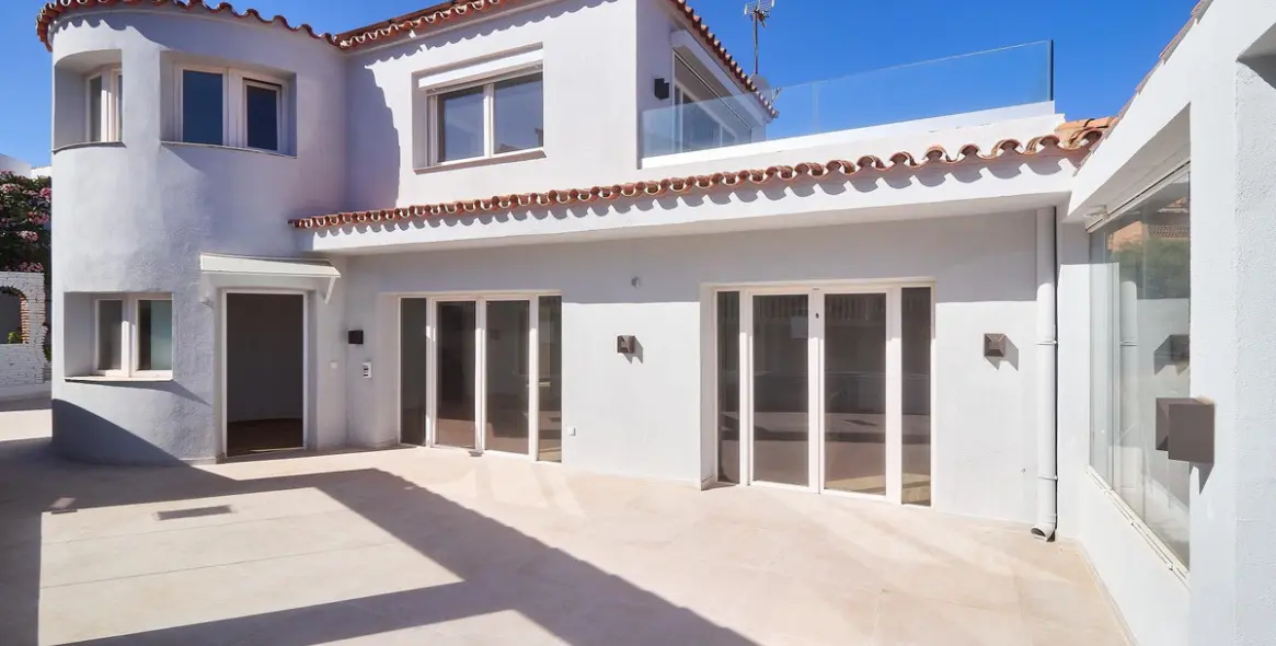 Sale of detached villa in El Faro 44