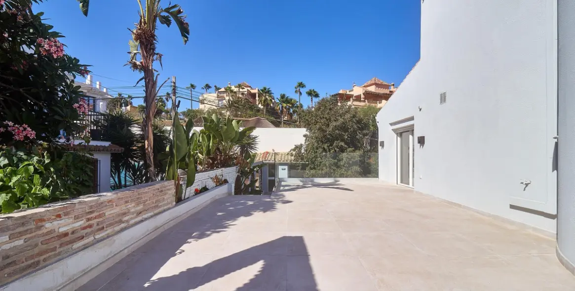 Sale of detached villa in El Faro 46
