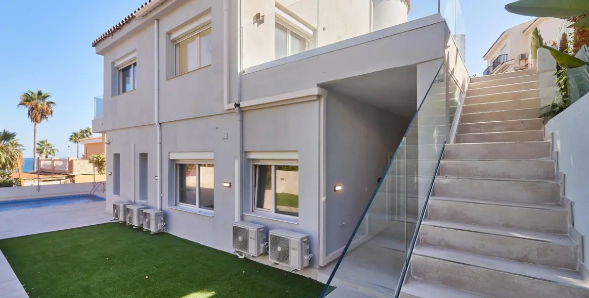 Sale of detached villa in El Faro 47