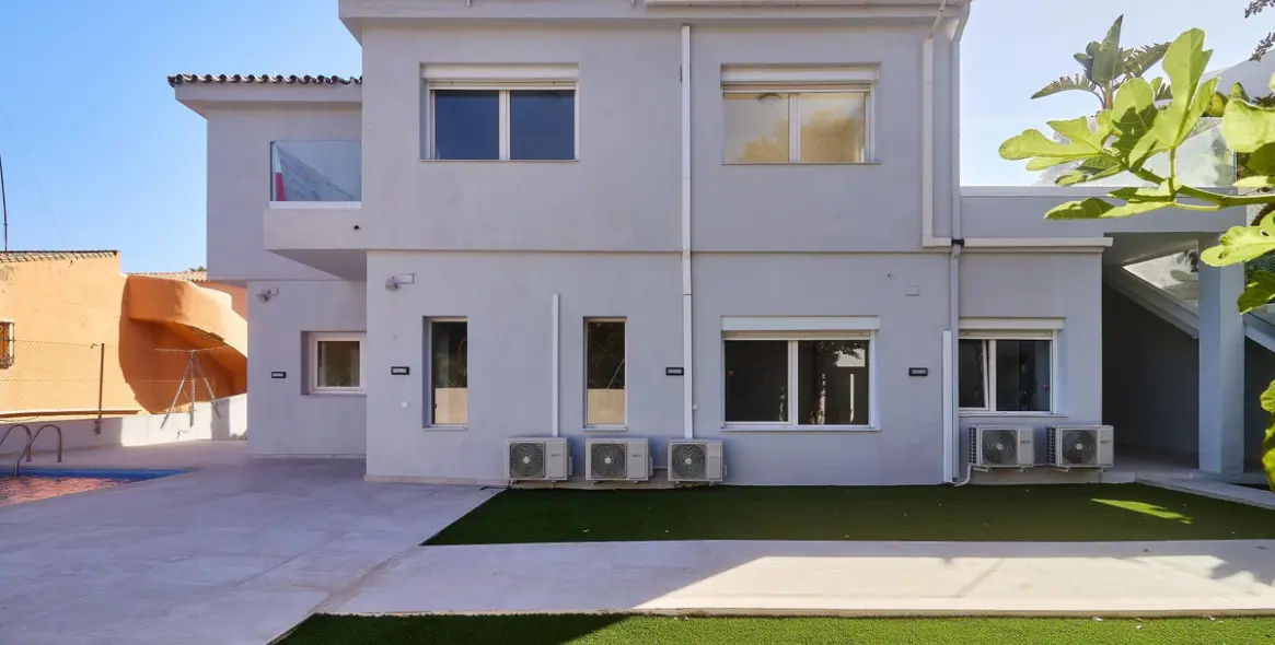 Sale of detached villa in El Faro 50
