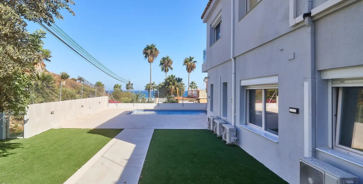 Sale of detached villa in El Faro 52