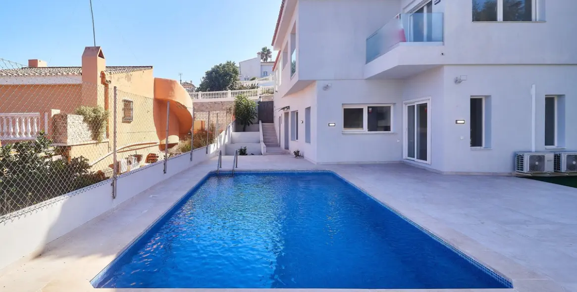 Sale of detached villa in El Faro 54