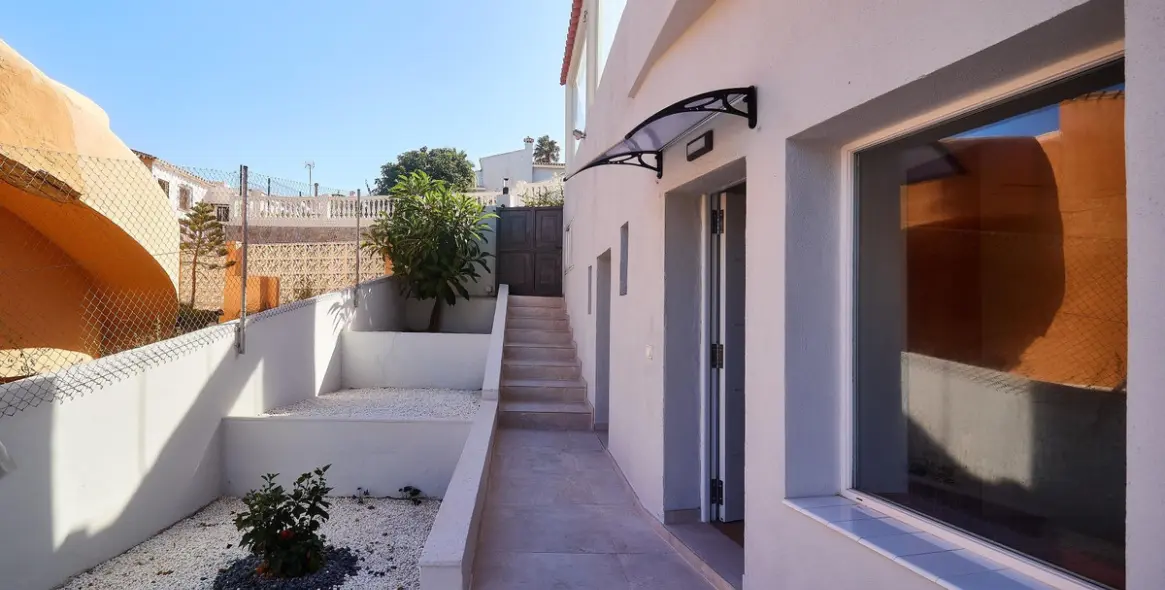 Sale of detached villa in El Faro 66
