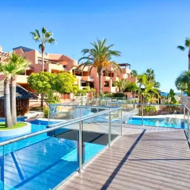 Продажа апартаментов на среднем этаже в Estepona