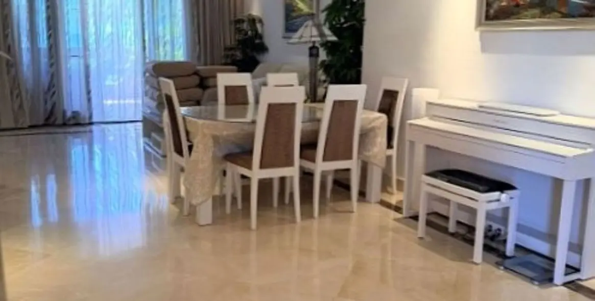 Продажа апартаментов на среднем этаже в Estepona 2