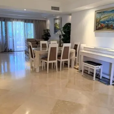 Продажа апартаментов на среднем этаже в Estepona