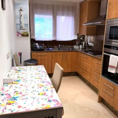 Продажа апартаментов на среднем этаже в Estepona