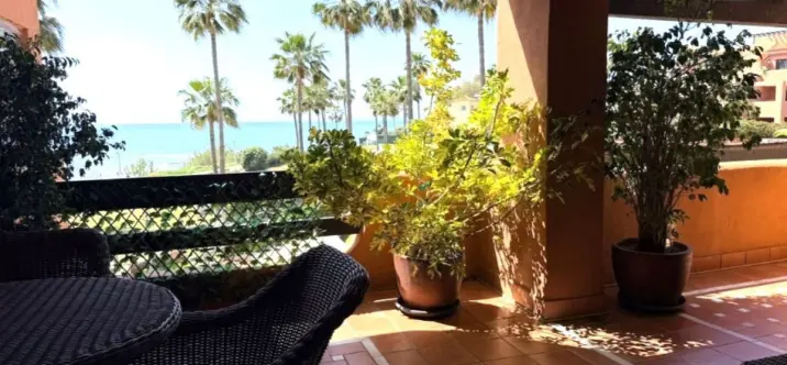 Продажа апартаментов на среднем этаже в Estepona 4