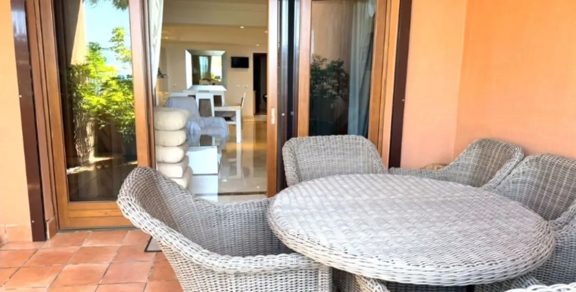 Продажа апартаментов на среднем этаже в Estepona 8