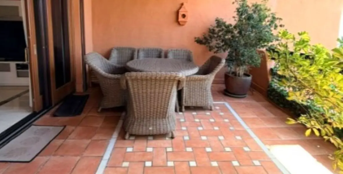 Продажа апартаментов на среднем этаже в Estepona 9
