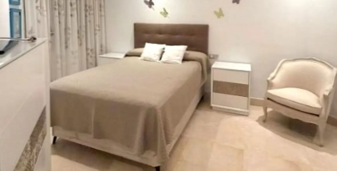 Продажа апартаментов на среднем этаже в Estepona 12