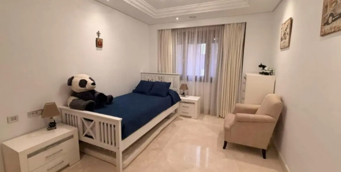 Продажа апартаментов на среднем этаже в Estepona 15
