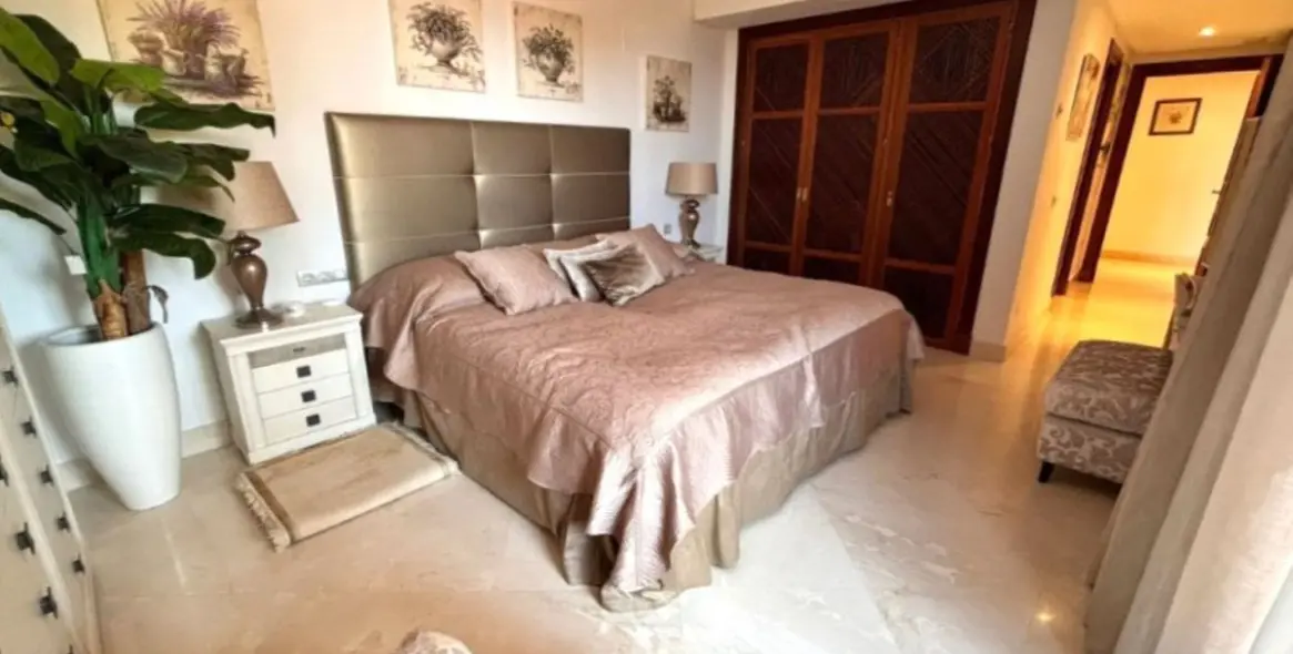 Sale of ground floor apartment in Estepona 9