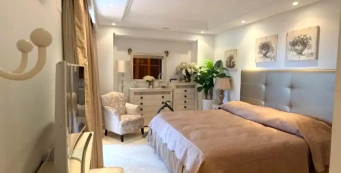 Sale of ground floor apartment in Estepona 10