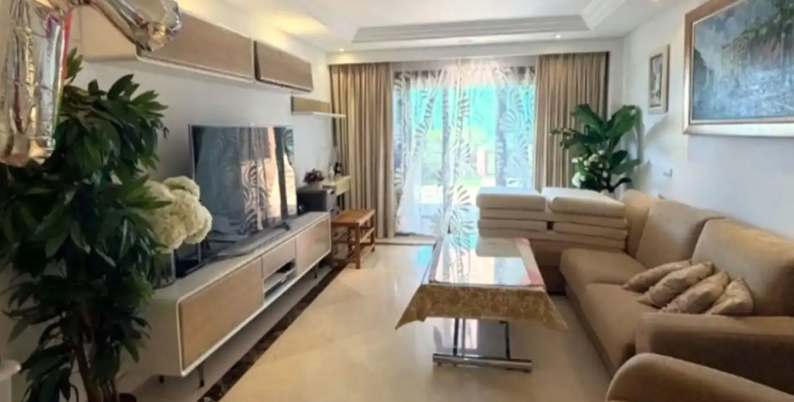 Venta de apartamento en planta baja en Estepona 2
