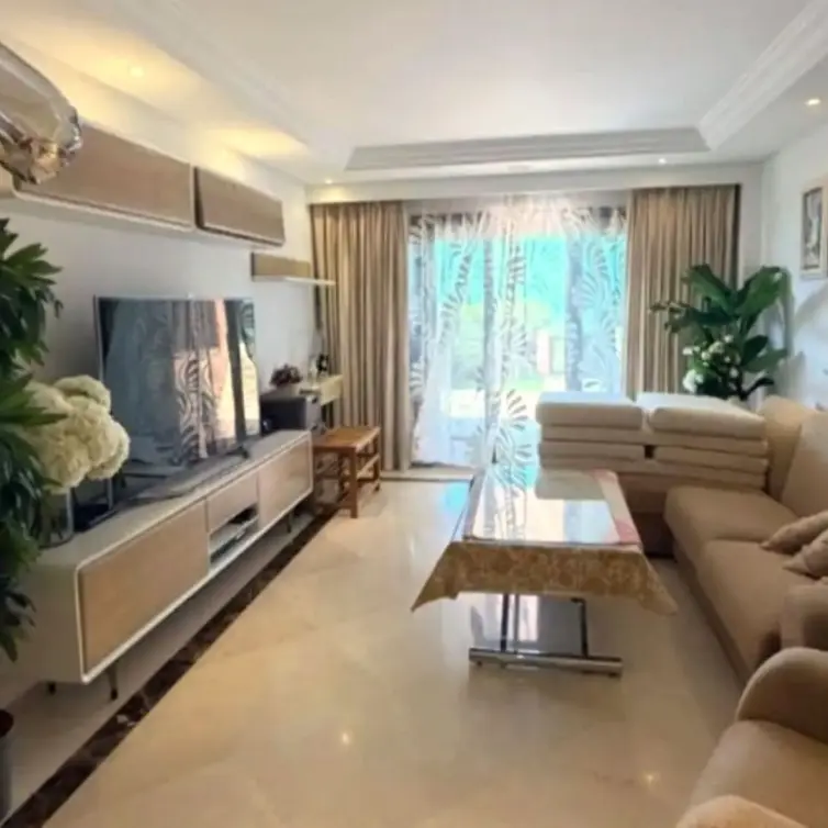 Продажа апартаментов на первом этаже в Estepona