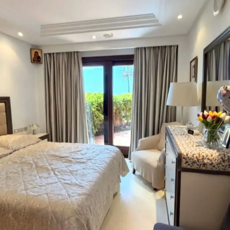 Продажа апартаментов на первом этаже в Estepona