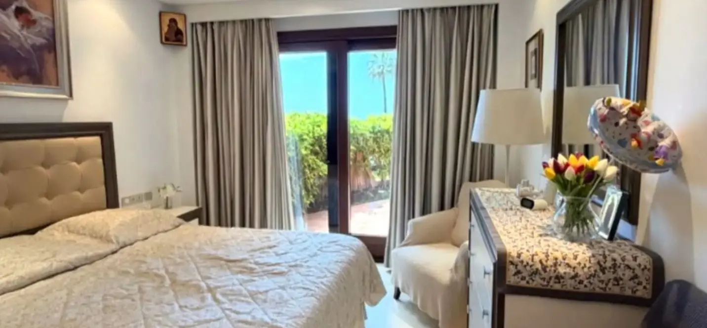 Продажа апартаментов на первом этаже в Estepona 3